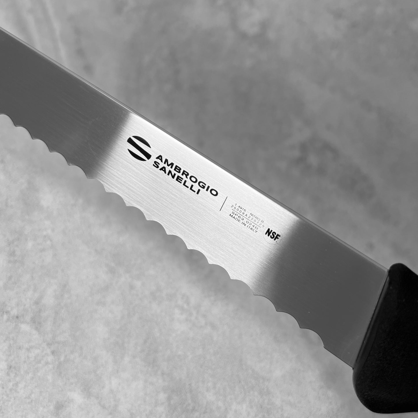 Ambrogio Sanelli Supra Nitro-B Bread Knife 210mm (Black)