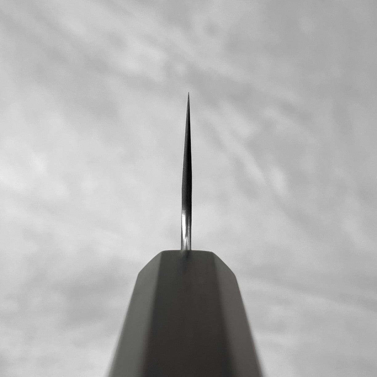 Nigara Hamono VG10 Tsuchime Damascus Santoku 180mm