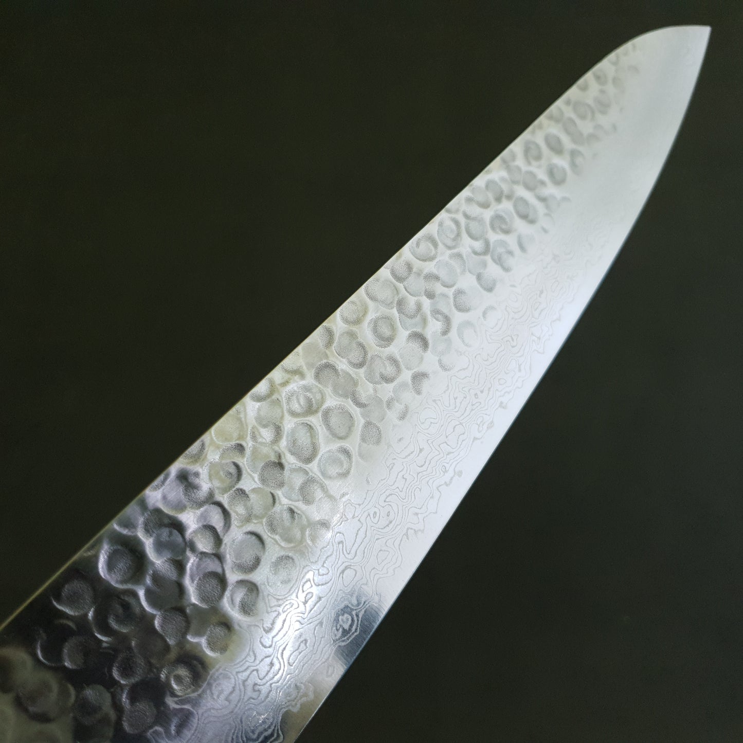 Seki 19C27 Hammered 45 Layer Damascus Santoku 180mm